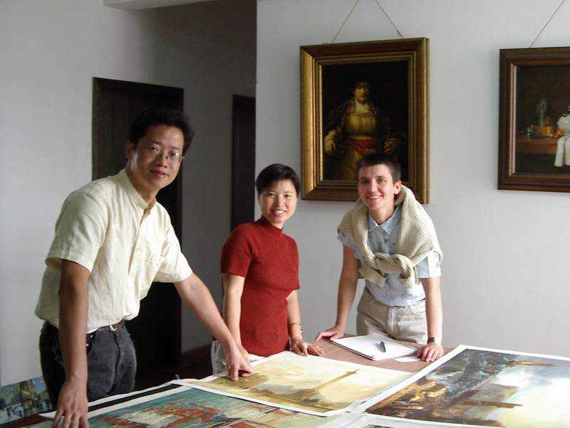 Customers selecting oil paintings in Shenzhen.